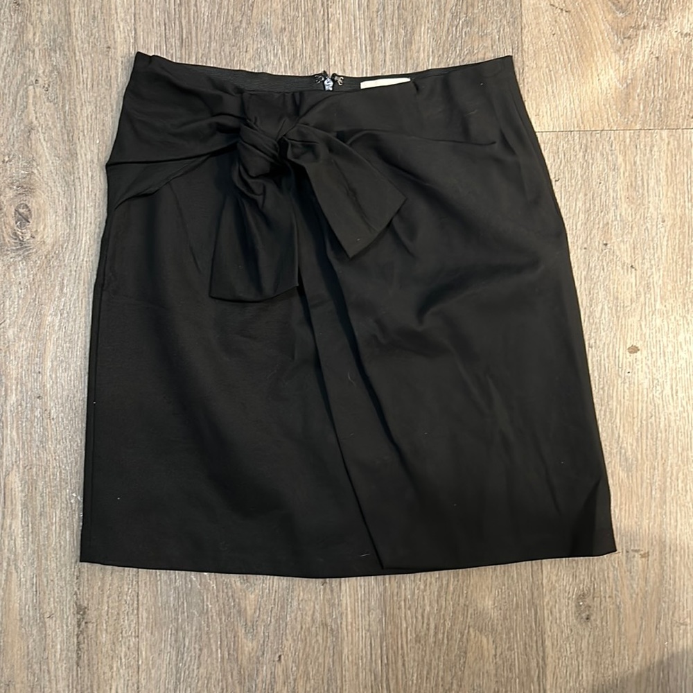 Black LOFT size 8 Pencil skirt with bow